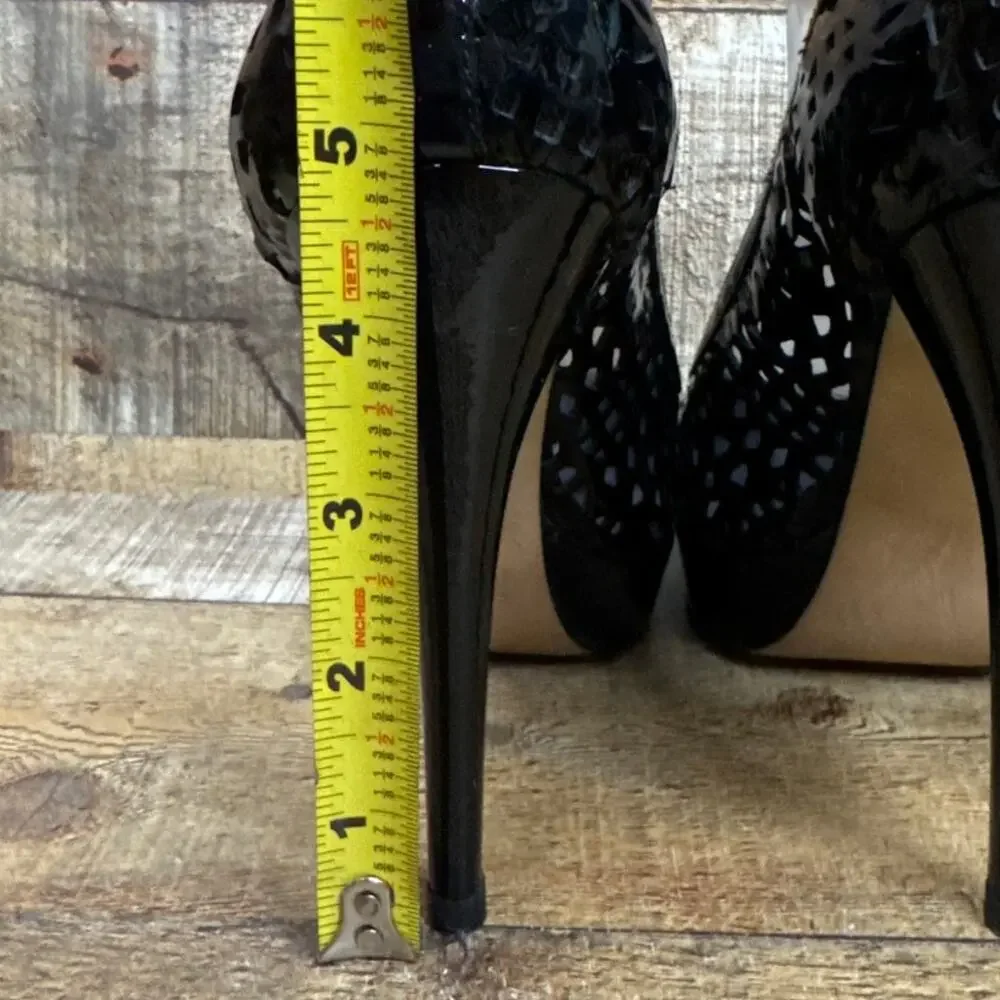 Stuart Weitzman Black Patent Leather Laser Cut Perforated Stiletto Heels SZ 9